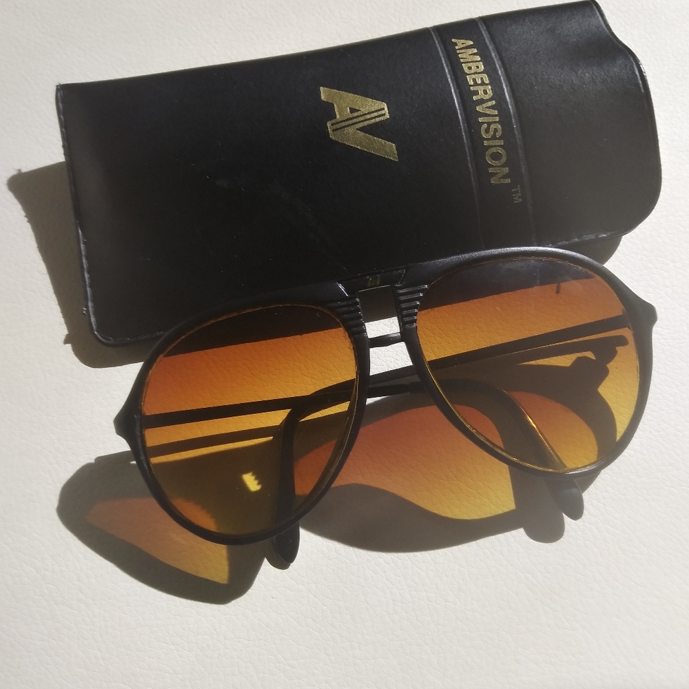VINTAGE "AMBERVISION" AVIATOR SUNGLASSES